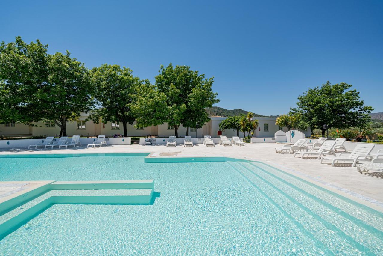Hotel Le Mimose San Teodoro  Eksteriør billede