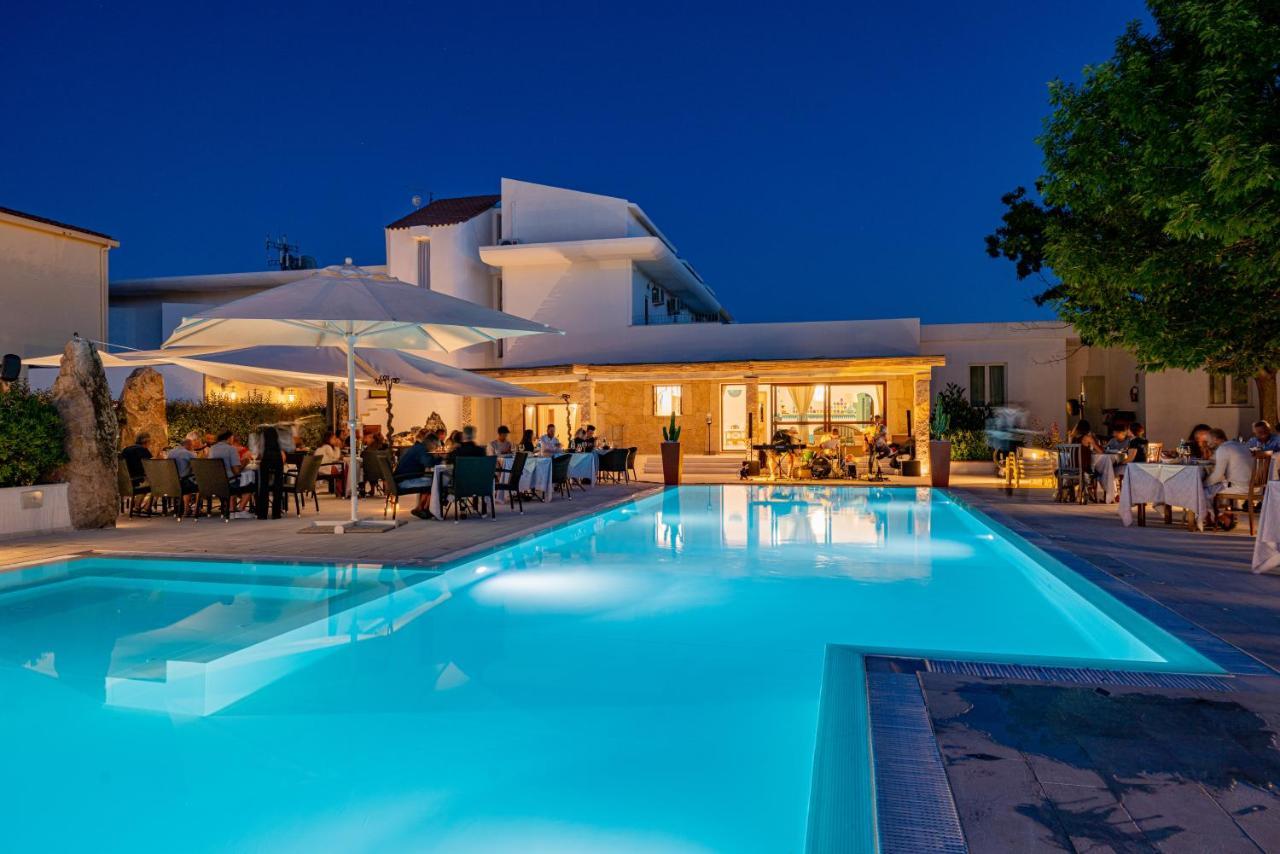 Hotel Le Mimose San Teodoro  Eksteriør billede