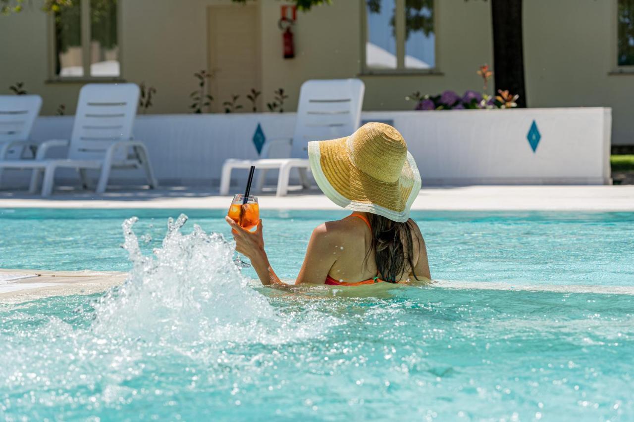 Hotel Le Mimose San Teodoro  Eksteriør billede
