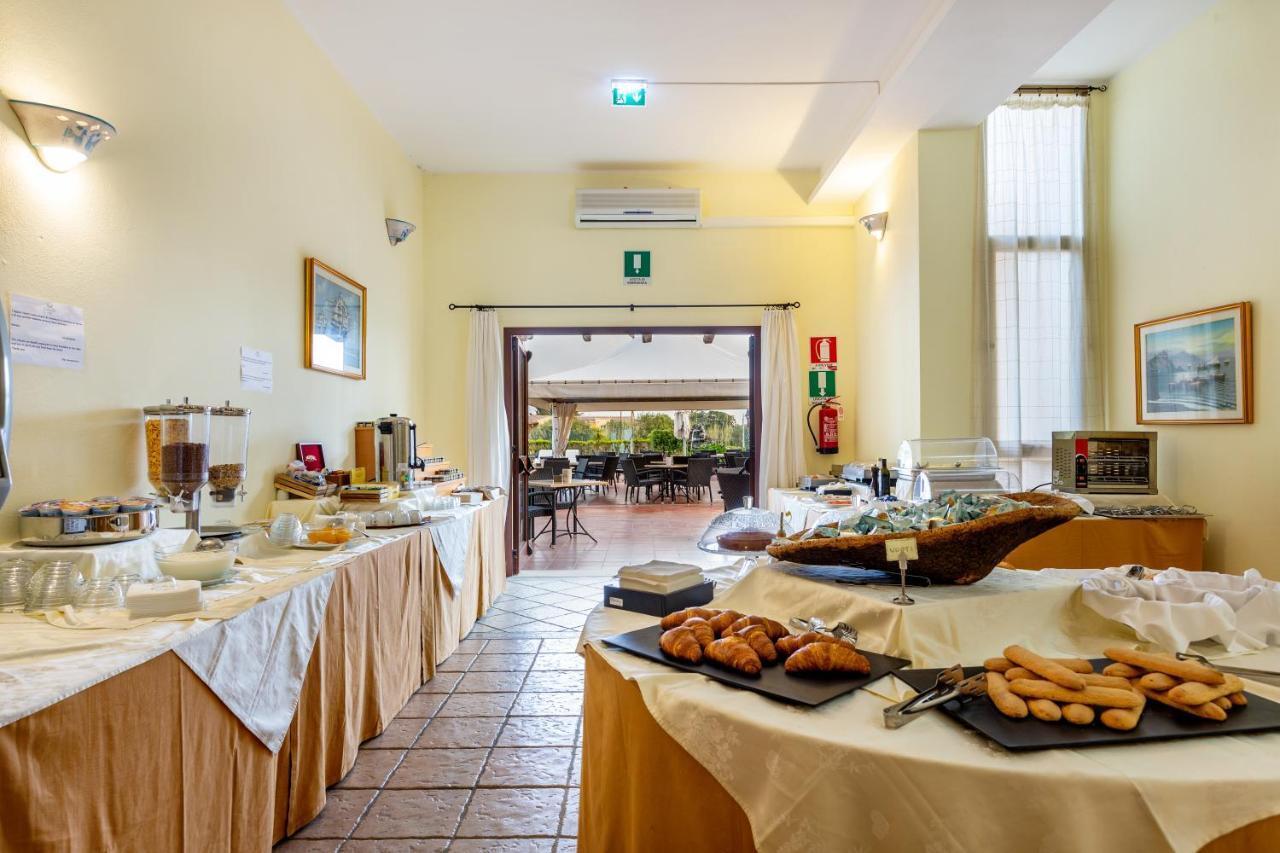Hotel Le Mimose San Teodoro  Eksteriør billede
