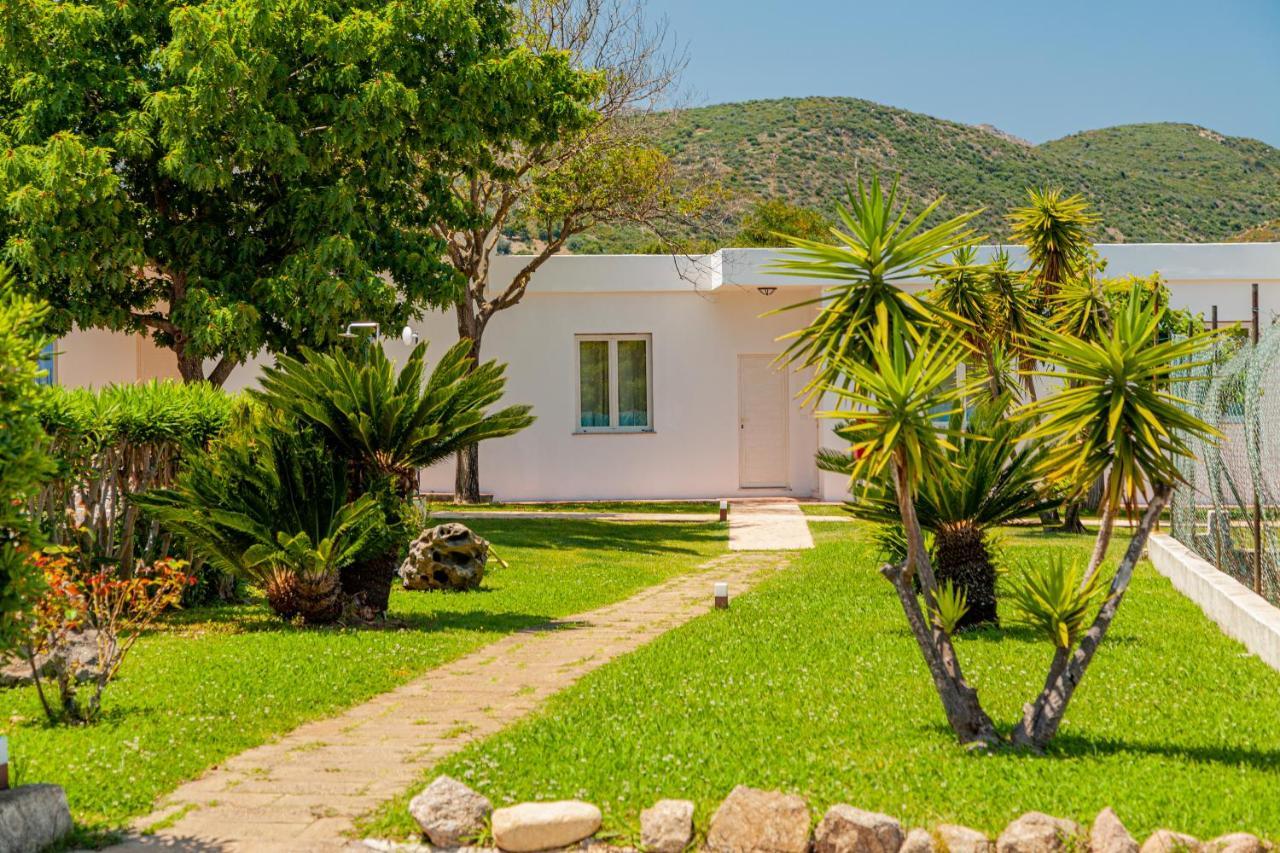 Hotel Le Mimose San Teodoro  Eksteriør billede