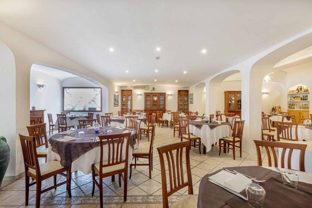 Hotel Le Mimose San Teodoro  Eksteriør billede