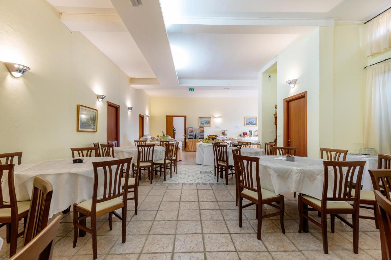 Hotel Le Mimose San Teodoro  Eksteriør billede