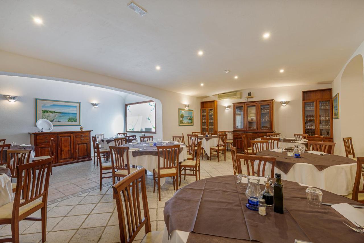 Hotel Le Mimose San Teodoro  Eksteriør billede