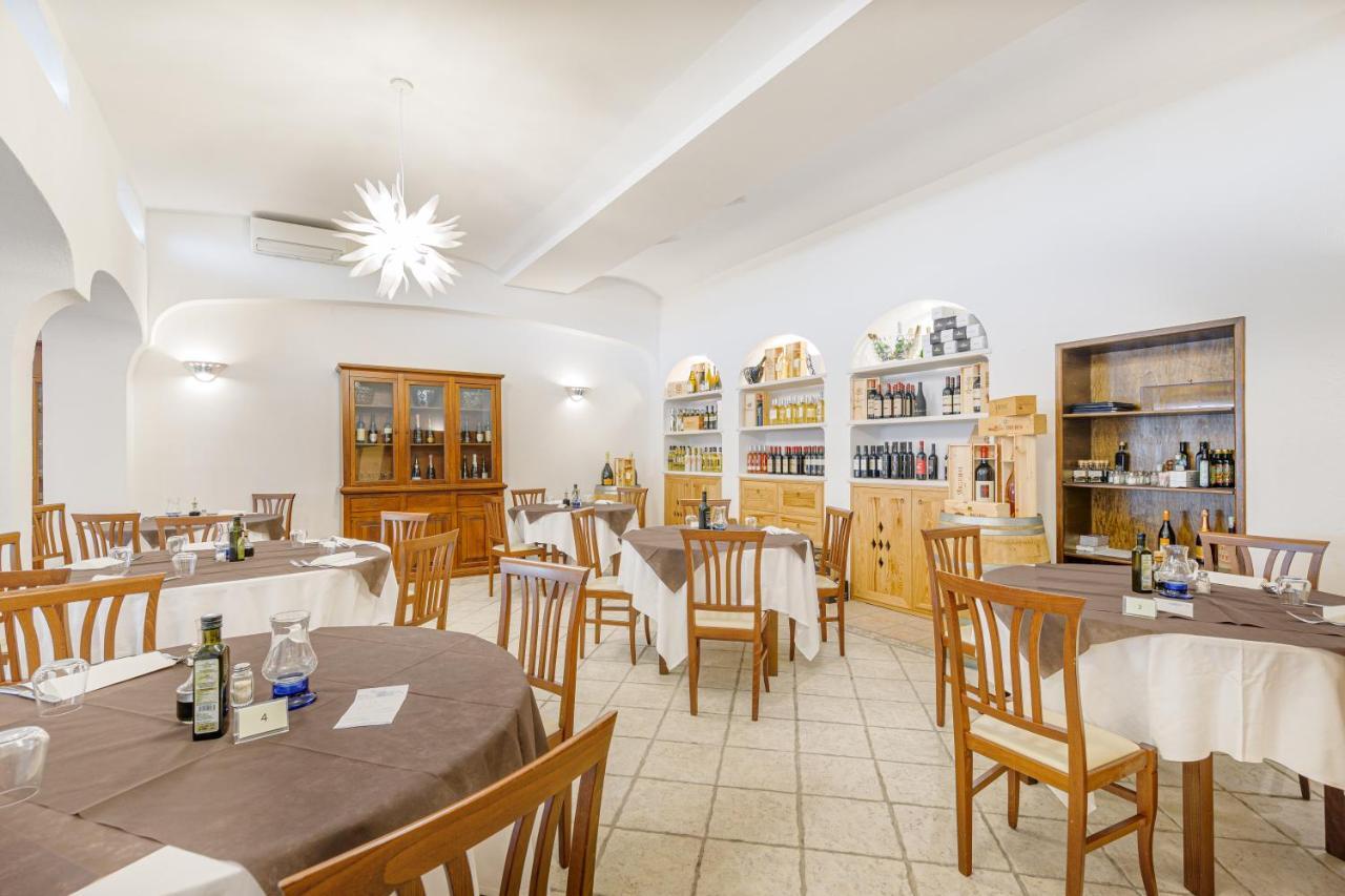 Hotel Le Mimose San Teodoro  Eksteriør billede